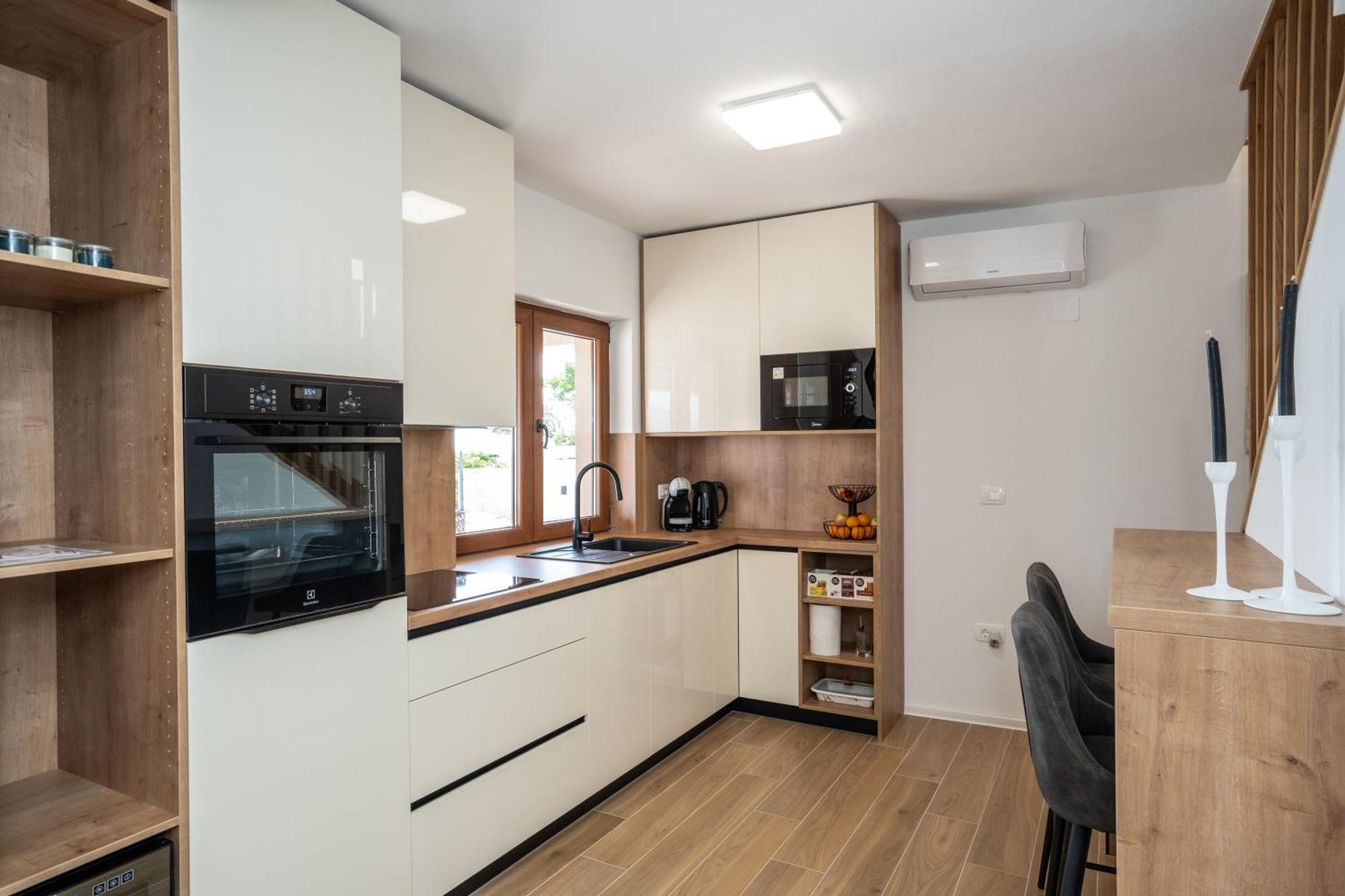 Villa Kamia With Private Heated Pool And Electric Vehicle Adapter Zubovici Bagian luar foto